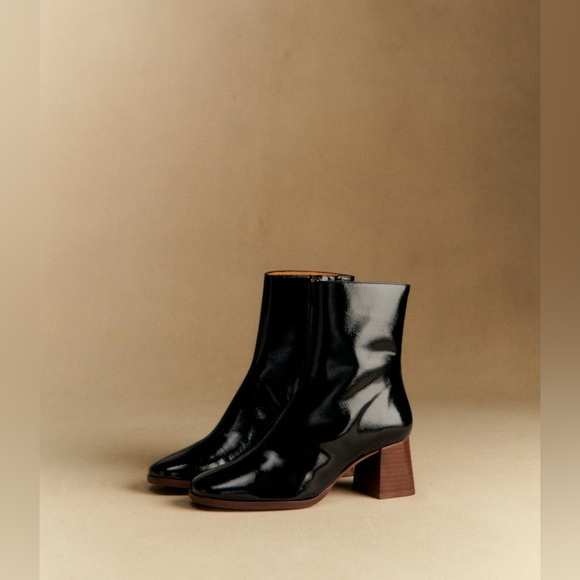 Sézane Axelle Ankle Boots in Patent Black FR 40 / US 9 - Picture 2 of 14
